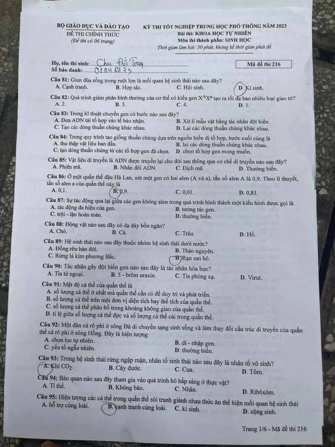Thí sinh hoàn thành bài thi tổ hợp KHTN và KHXH