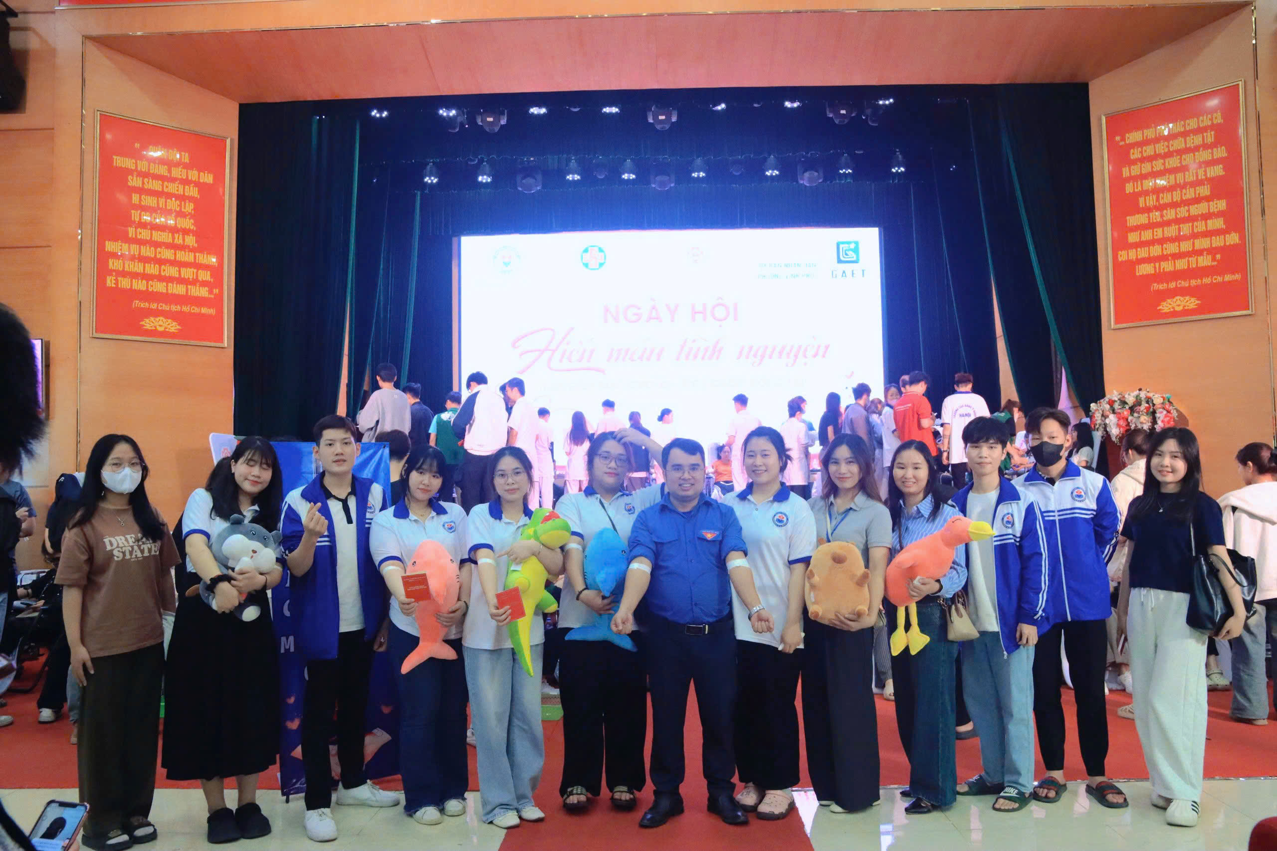 SINH VIÊN TRƯỜNG CAO ĐẲNG Y DƯỢC HÀ NỘI THAM GIA HIẾN MÁU TÌNH NGUYỆN TẠI BỆNH VIỆN QUÂN Y 354