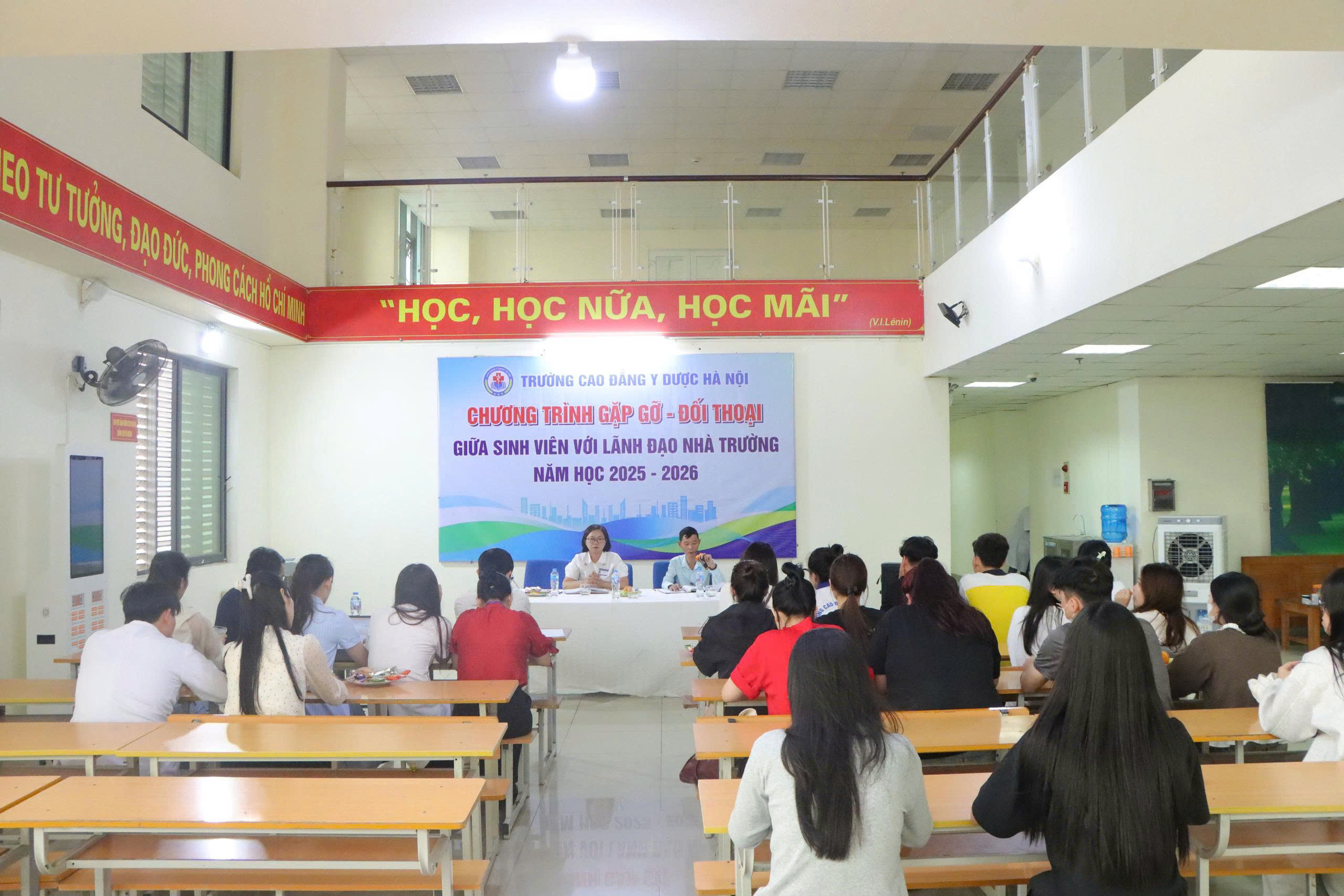 CHƯƠNG TRÌNH GẶP GỠ – ĐỐI THOẠI GIỮA SINH VIÊN VỚI LÃNH ĐẠO NHÀ TRƯỜNG NĂM HỌC 2025 -2026